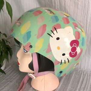 HELLO KITTY SANRIO child helmet size "child 9/16" green with apple & kitty logo